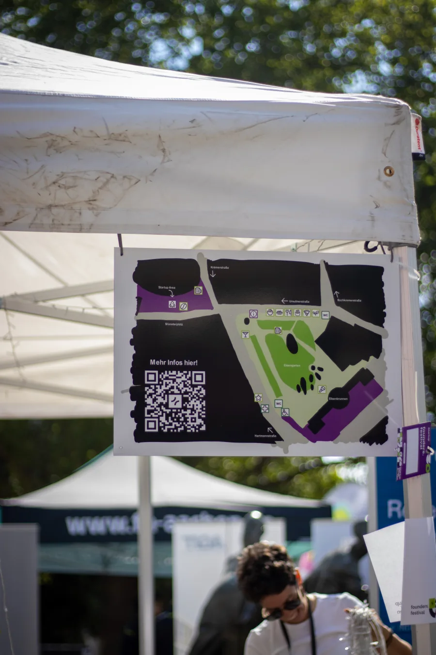 Festivalplan des founders.festival mit QR-Code zum digitalen Festival-chatpoint