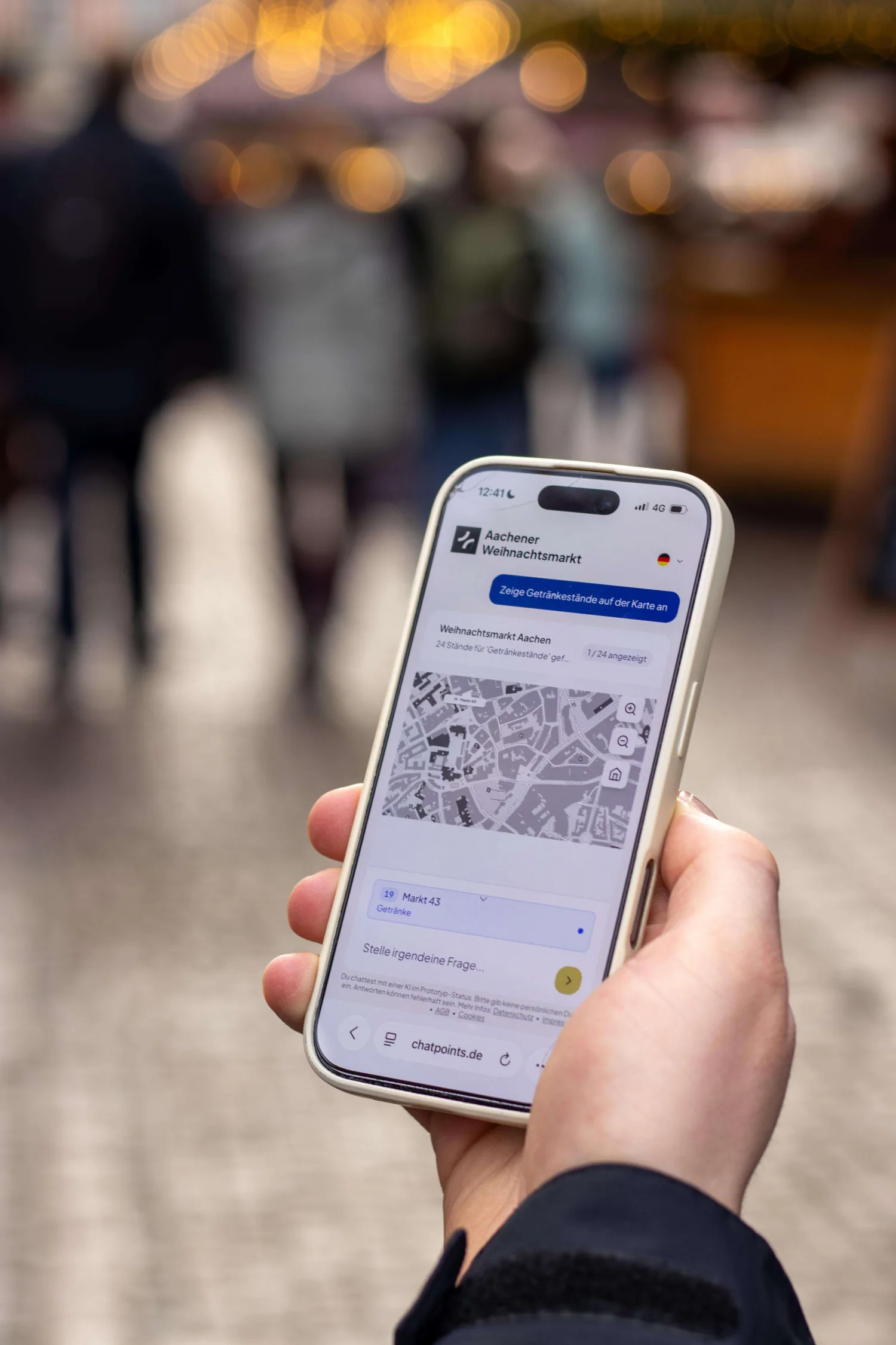 chatpoints auf einem Smartphone auf dem Aachener Weihnachtsmarkt